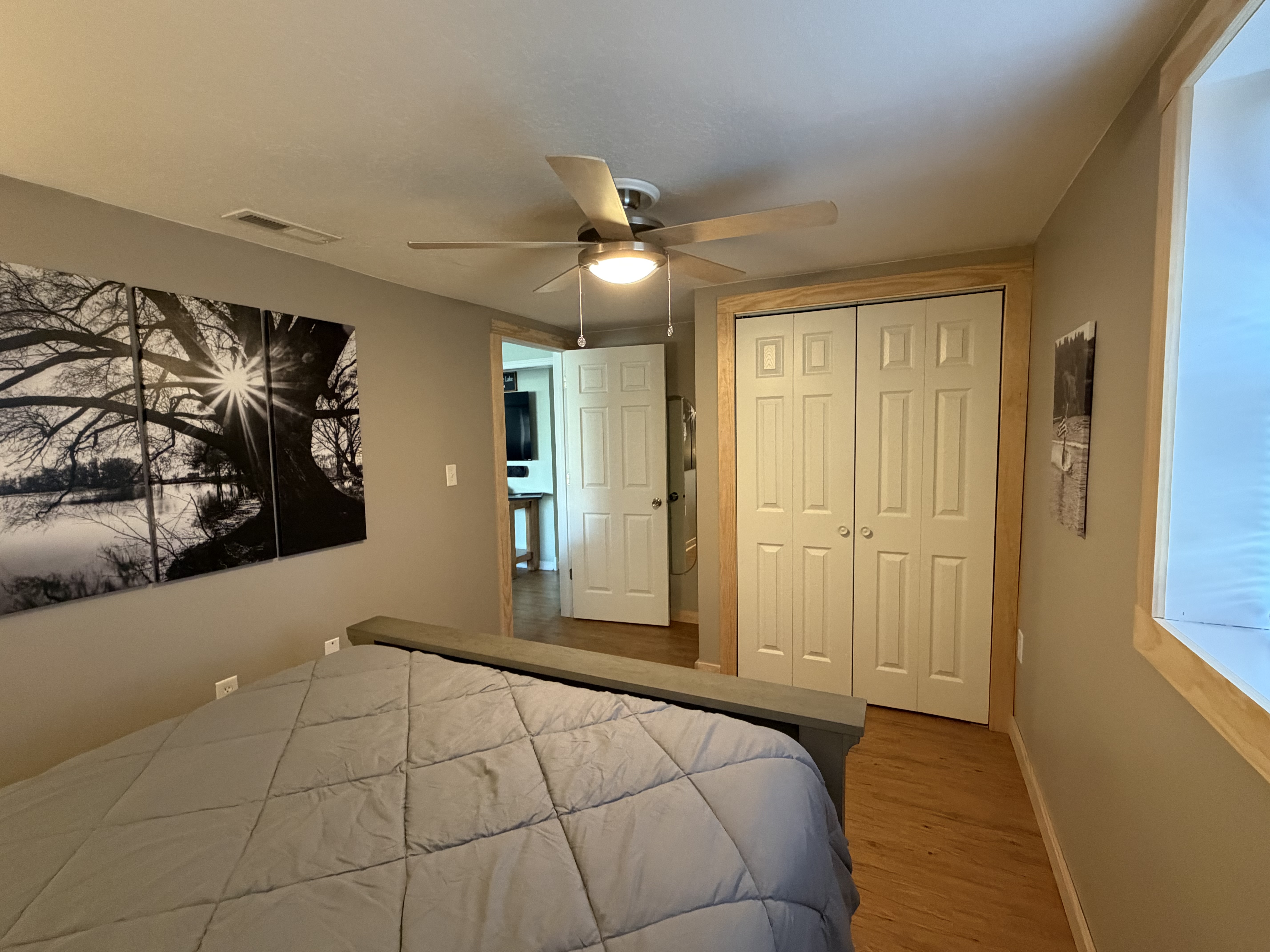 Lake Mattoon Hideaway – bedroom 1